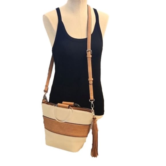 𝅺NWOT Womens Cognac & Cream convertible crossbody/handbag with  lucite handles - Picture 2 of 14